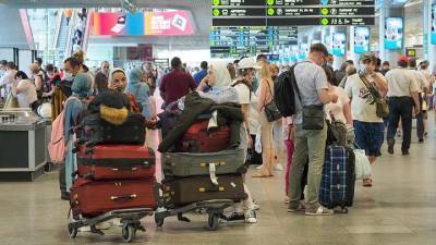 Почти 30 рейсов отменили и задержали в аэропортах Москвы - vm.ru - Россия - Москва - Доминиканская Республика - Молдавия - Бахрейн
