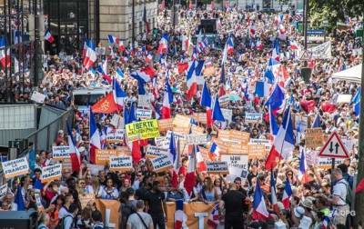 Во Франции массовые протесты из-за паспортов здоровья - korrespondent.net - Франция - Украина - Париж