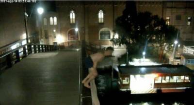 Австралийского туриста выгнали из Венеции за прыжок с исторического моста в канал - eadaily.com - Италия - Австралия