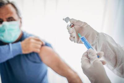 Фрэнсис Коллинз - Третью дозу вакцины в США первыми получат медики и пенсионеры - unn.com.ua - Украина - Сша - Киев