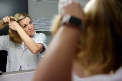 Зухра Павлова - Россиянам назвали четыре способа восстановить волосы после COVID-19 - lenta.ru