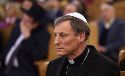 Католический священник отстранен за антипрививочную пропаганду - obzor.lt - Рим - Латвия
