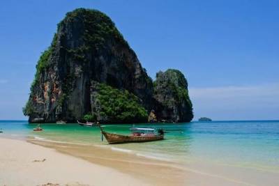 Ютасак Супасорн - Власти Таиланда одобрили въезд в страну привитых «Спутником V» туристов - versia.ru - Таиланд - Bangkok