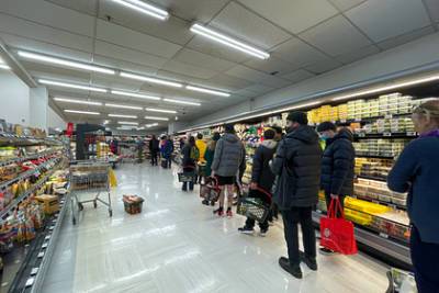 Новозеландцы устроили гигантские очереди в супермаркетах из-за локдауна - lenta.ru - Новая Зеландия