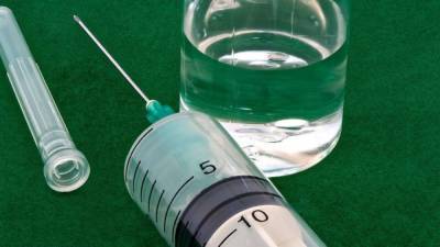 Онколог рассказал о главных показаниях и противопоказаниях к вакцинации от COVID-19 - inforeactor.ru - Бердск