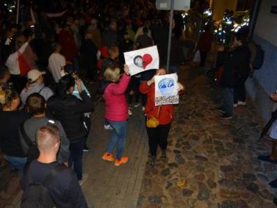 Алдис Гобземс - Протесты в Латвии: Мы-едины! Президент, выходи! Требуем отставки премьера Кариньша - argumenti.ru - Латвия - Рига