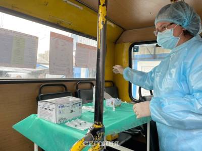 В Сети появились фото, как проходит вакцинация в киевских автобусах - sharij.net - Киев