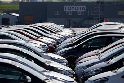 Toyota сократит производство почти в два раза - lenta.ru
