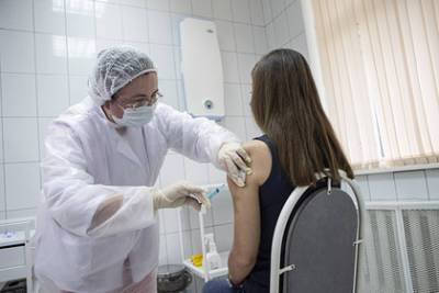 Российские ученые оценили эффективность вакцинации против тяжелого COVID-19 - lenta.ru - Санкт-Петербург