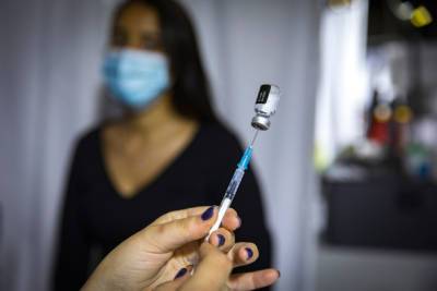 Эран Сегал - В Израиле более 200 тяжелобольных, Минздрав ратует за агрессивную кампанию третьей вакцинации - nashe.orbita.co.il - Израиль