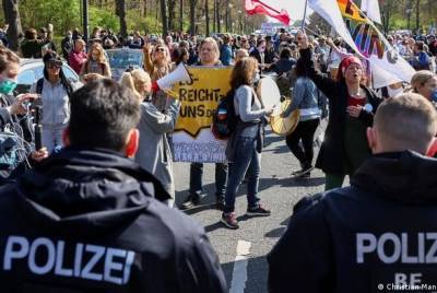 В Берлине задержали около 600 человек во время митингов из-за COVID-19 - unn.com.ua - Украина - Германия - Киев - Берлин