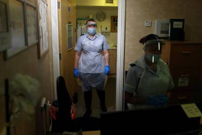 В Великобритании найдены планы по отказу в медпомощи пожилым на случай пандемии - lenta.ru - Англия