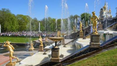 Коронавирус второй раз оставил петербуржцев без праздника фонтанов в Петергофе - dp.ru
