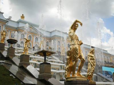 В Петергофе отменили осенний праздник фонтанов - rosbalt.ru
