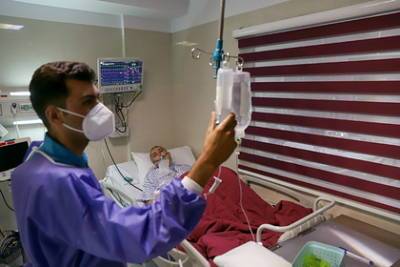 В Иране рекордное количество людей заразилось коронавирусом - lenta.ru - Иран