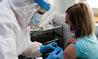 Российские медработники пожаловались на переработку из-за вакцинации населения - og.ru