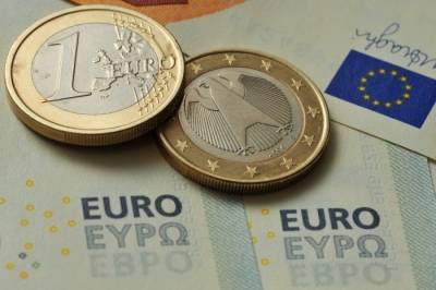 Евро поднялся выше 87 руб. впервые со 2 августа - interfax-russia.ru - Сша