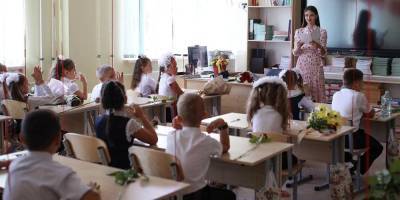 Сергей Кравцов - Анна Кузнецова - Кузнецова заявила, что школы с 1 сентября начнут работу в очном формате - ruposters.ru