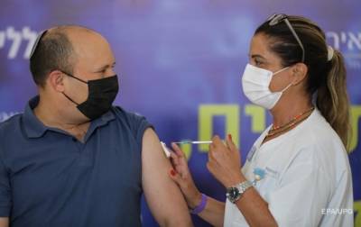 Нафтали Беннет - Премьер-министру Израиля сделали третью прививку от COVID - korrespondent.net - Украина - Израиль