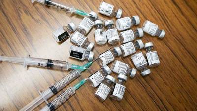 Вакцину Pfizer полностью одобрят в США 23 августа - iz.ru - Сша - New York - Израиль