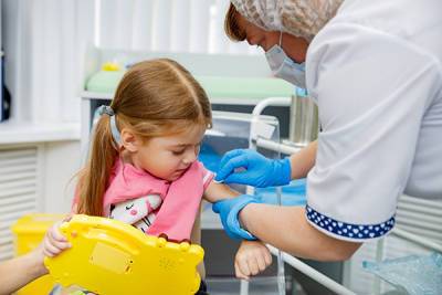 Детский омбудсмен Болтенко считает необходимой вакцинацию детей от COVID-19 - runews24.ru - Новосибирская обл.