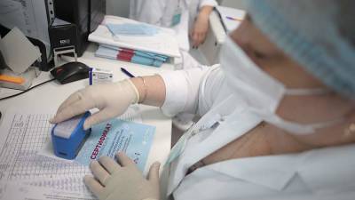 В Минздраве назвали условие для сокращения срока действия QR-кода о вакцинации - iz.ru - Россия - Израиль