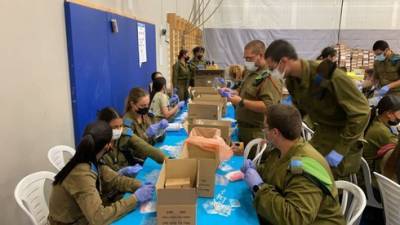 Успеть до 1 сентября: солдаты ЦАХАЛа собирают комплекты для домашних анализов - vesty.co.il - Израиль