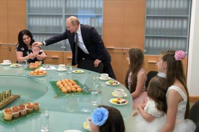 Владимир Путин - Путин описал национальную идею России будущего: больше детей - mk.ru - Россия