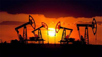 Нефть 25 августа коррекционно дешевеет после роста на 3-5% в течение двух торговых дней - bin.ua - Украина