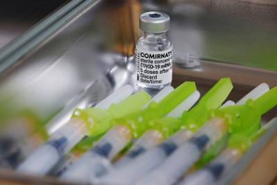 Раскрыто падение эффективности вакцин против коронавируса - lenta.ru - Сша