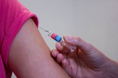 Минздрав: активная вакцинация россиян позволит улучшить прогноз по COVID-19 - aif.ru - Россия