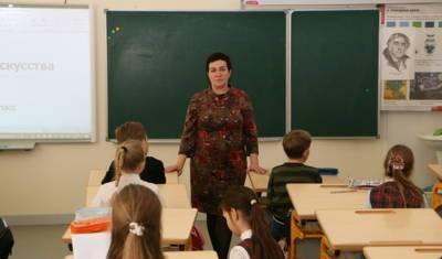 Вакцину против COVID-19 поставили 77% работников тюменских школ и детсадов - nashgorod.ru