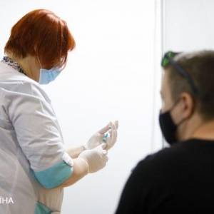 В Украине за сутки сделали более 162 тыс. прививок от коронавируса - reporter-ua.com - Украина