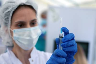 В России зарегистрировали еще одну вакцину от коронавируса - lenta.ru - Россия