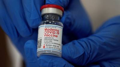 Япония приостановила использование вакцины Moderna из-за примесей в некоторых флаконах - golos-ameriki.ru - Япония