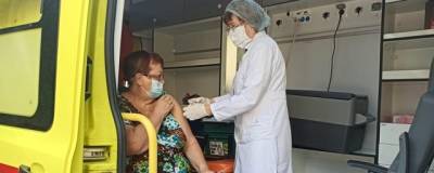 В Волгограде развернули мобильный пункт вакцинации во дворе жилого дома - runews24.ru - Волгоград