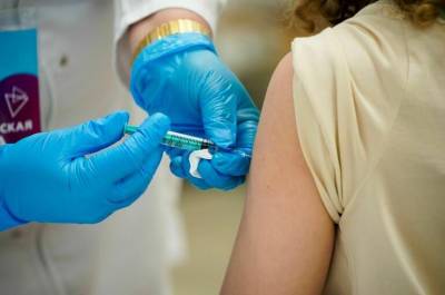 На выплаты медикам, участвующим в вакцинации, потратят 7,8 миллиардов рублей - pnp.ru - Россия