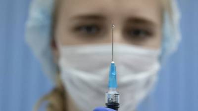 Николай Крючков - Иммунолог Крючков рассказал, безопасно ли делать прививки от COVID-19 и гриппа в один сезон - russian.rt.com - Москва