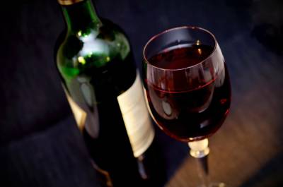 Доктор Мясников рассказал о пользе красного вина после коронавируса - 7info.ru