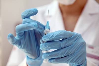 Reuters: два человека умерли в Японии после вакцинации препаратом Moderna - mk.ru - Украина - Сша - Япония