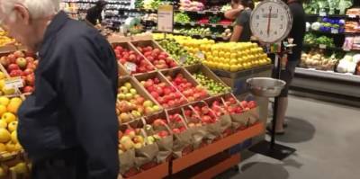 Украинцы вынуждены покупать рекордно дорогие фрукты из-за границы: свой урожай не уродил - politeka.net - Украина