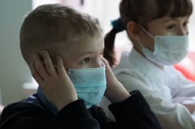 Минздрав отнес школьников к группе риска по тяжелой форме коронавируса - aif.ru
