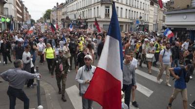 "Нет — санитарным пропускам": во Франции прошли многотысячные акции протеста - ru.euronews.com - Франция - Белоруссия - Сша - Париж - Венгрия - Армения - Афганистан