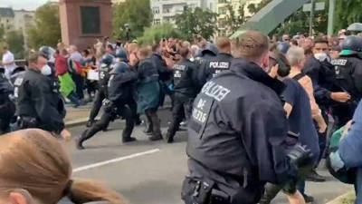 Полиция Берлина арестовала 80 человек после акций против коронавирусных ограничений - news-front.info - Германия - Берлин