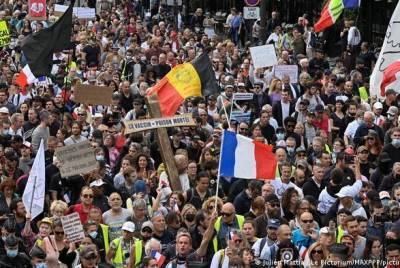 Во Франции прошли массовые протесты против коронавирусных ограничений - unn.com.ua - Франция - Украина - Киев - Париж
