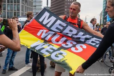 В Берлине тысячи людей протестовали против мер по борьбе с пандемией - unn.com.ua - Украина - Германия - Киев - Берлин