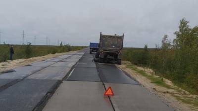На Ямале большегруз наехал на водителя грузовика во время ремонта колеса - newdaynews.ru
