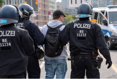 Митинги ковид-диссидентов в Берлине закончились массовыми арестами - eadaily.com - Берлин