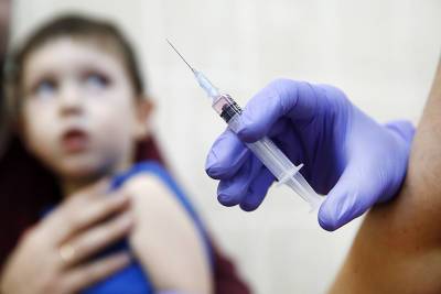 Ринат Максютов - В "Векторе" прокомментировали необходимость вакцинации детей от ковида - tvc.ru - Россия