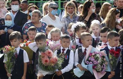В Москве родителей школьников пустят на торжественные линейки на улице - interfax.ru - Россия - Москва - республика Крым